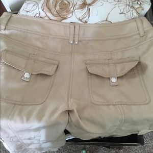 White House/ Black Market Capri